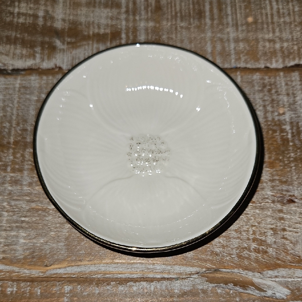 Vintage | Lenox Dogwood Flower Gold Detailed Trinket Dish Catchall